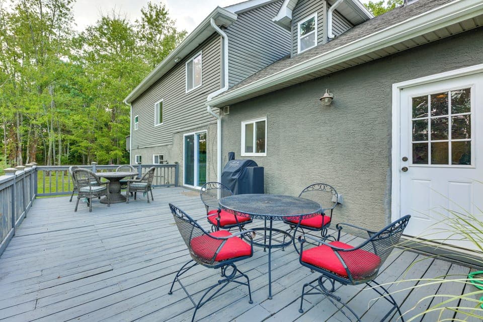 New Albany Vacation Rental | 4BR | 4.5BA | Stairs Required | 2,700 Sq Ft