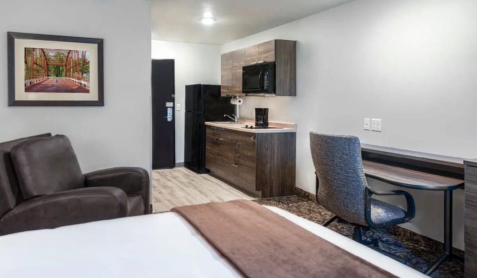 Settle in with a handy kitchenette and comfortable work zone.