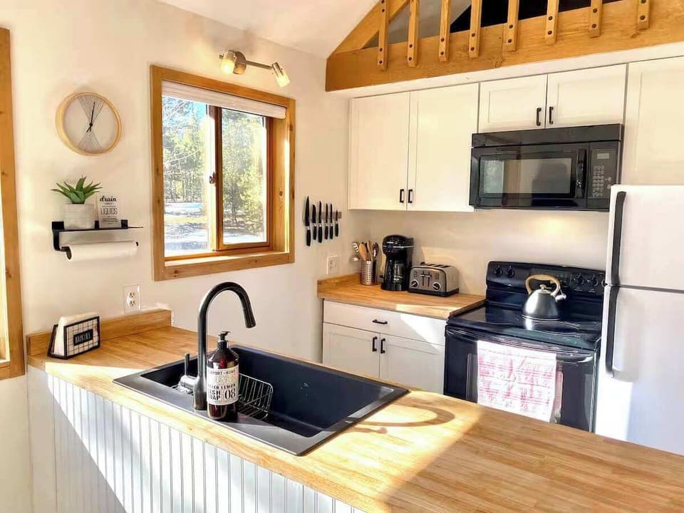 [Kitchen] Fully stocked for group cooking — electric range, full-size fridge, everything you need