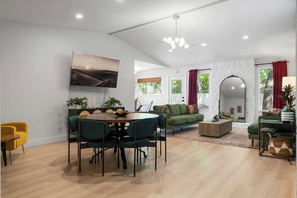 Welcome to this stylish and comfortable 3/2 home in South Austin.