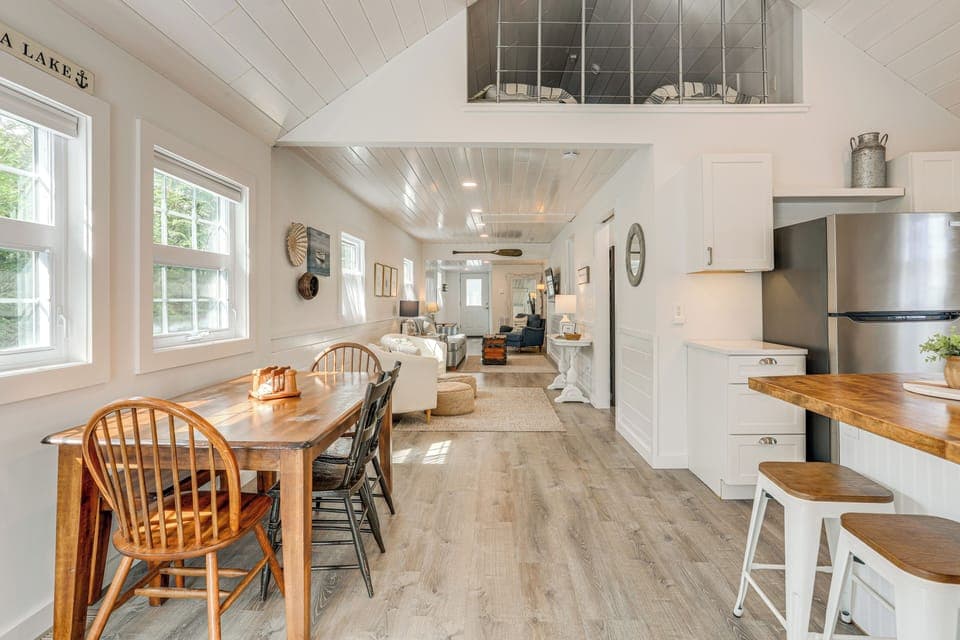 Dining Area | Dishware/Flatware Provided | Main Level