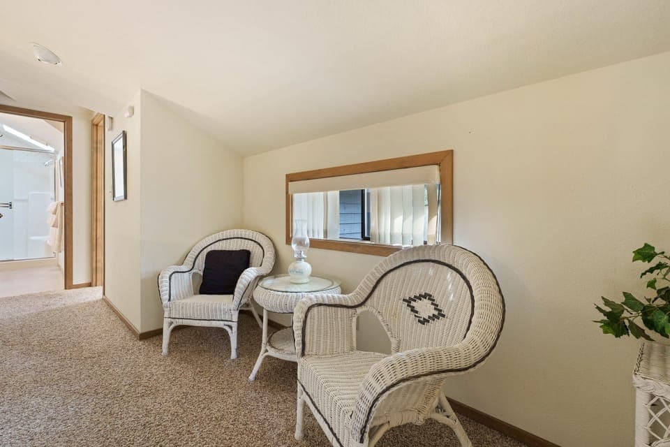 Landing upstairs between bedrooms