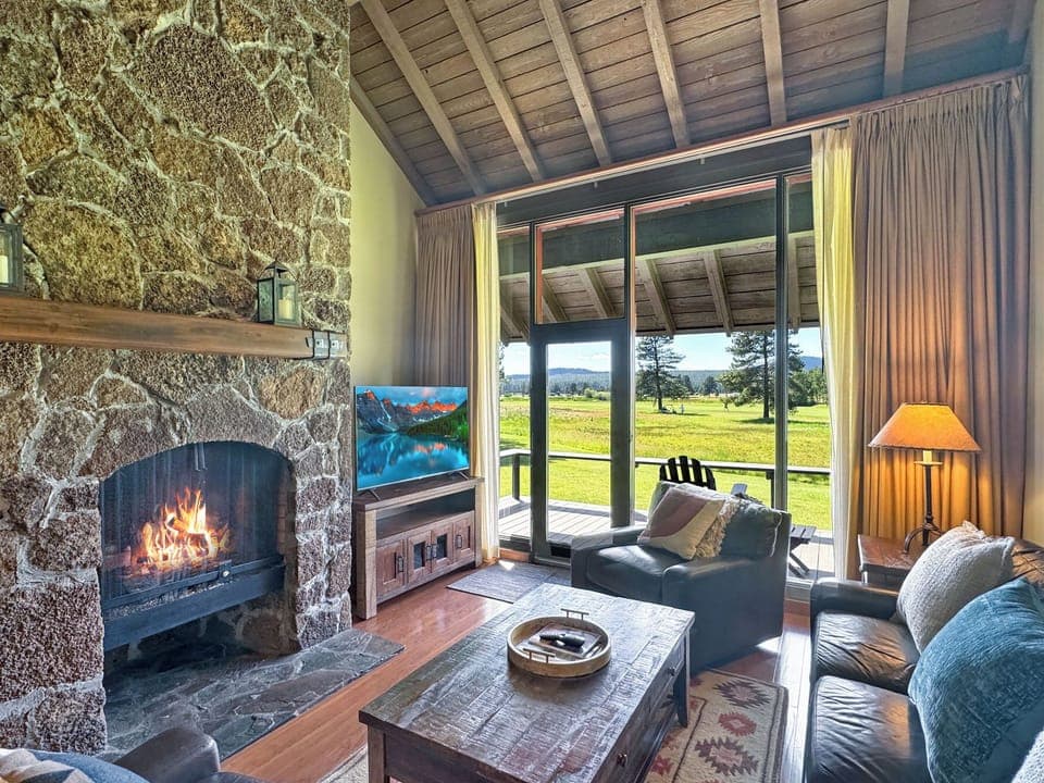 The Meadows Retreat - Living Area