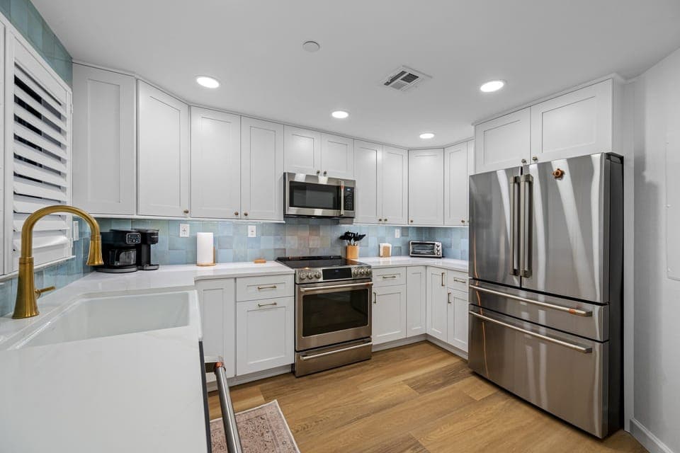 Brand new kitchen with high end appliances