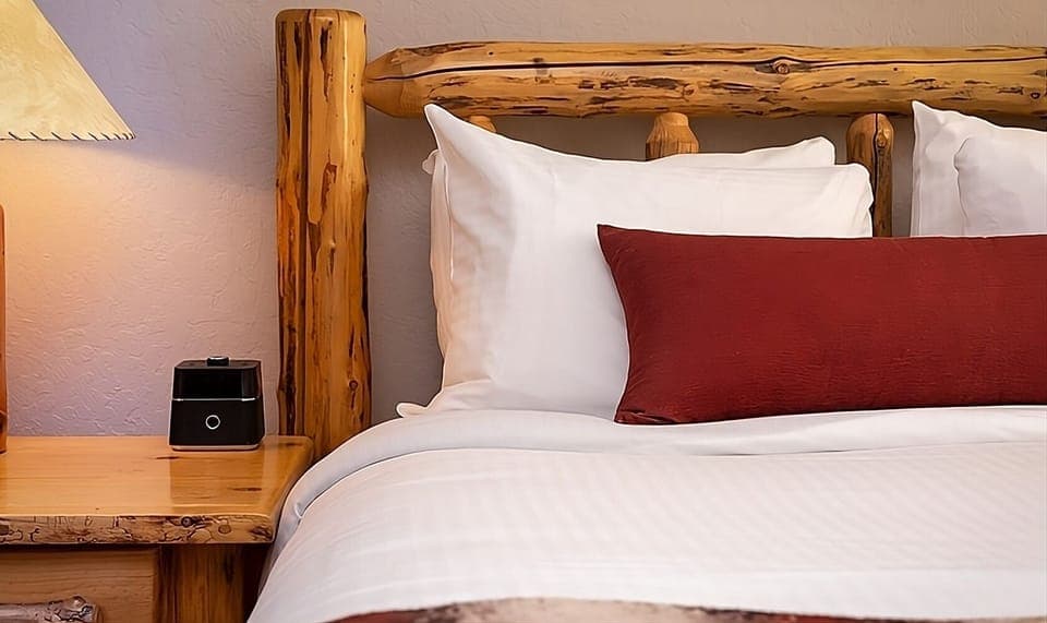 Unit with 1 Queen size bed. Exact unit will be assigned upon arrival. Views, colors and decor may vary.