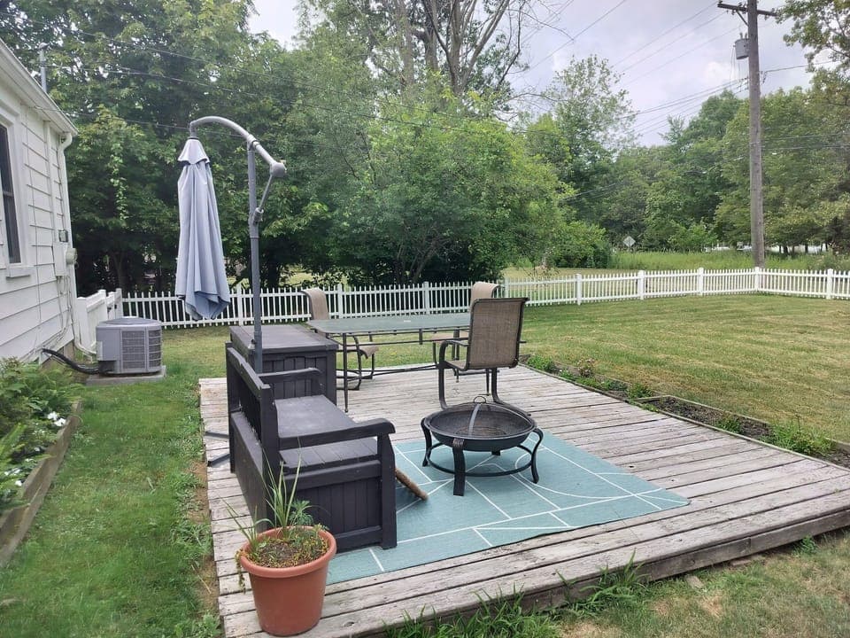 Outdoor dining