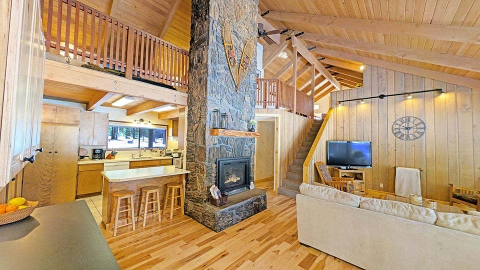 Pine Needle 2 - Main Floor