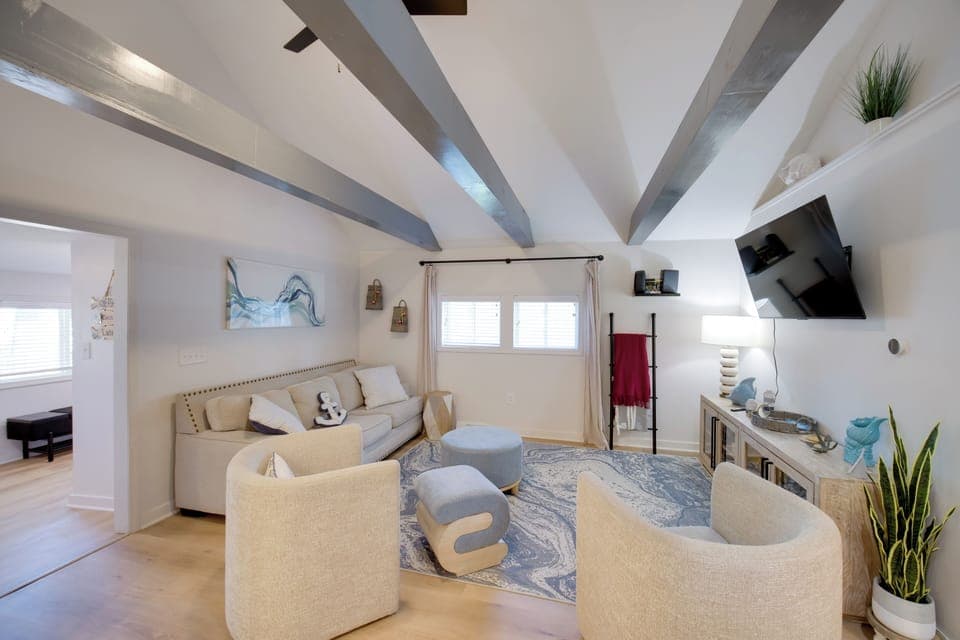 Erie Vacation Rental | 3BR | 1BA | 600 Sq Ft | 4 Steps Required