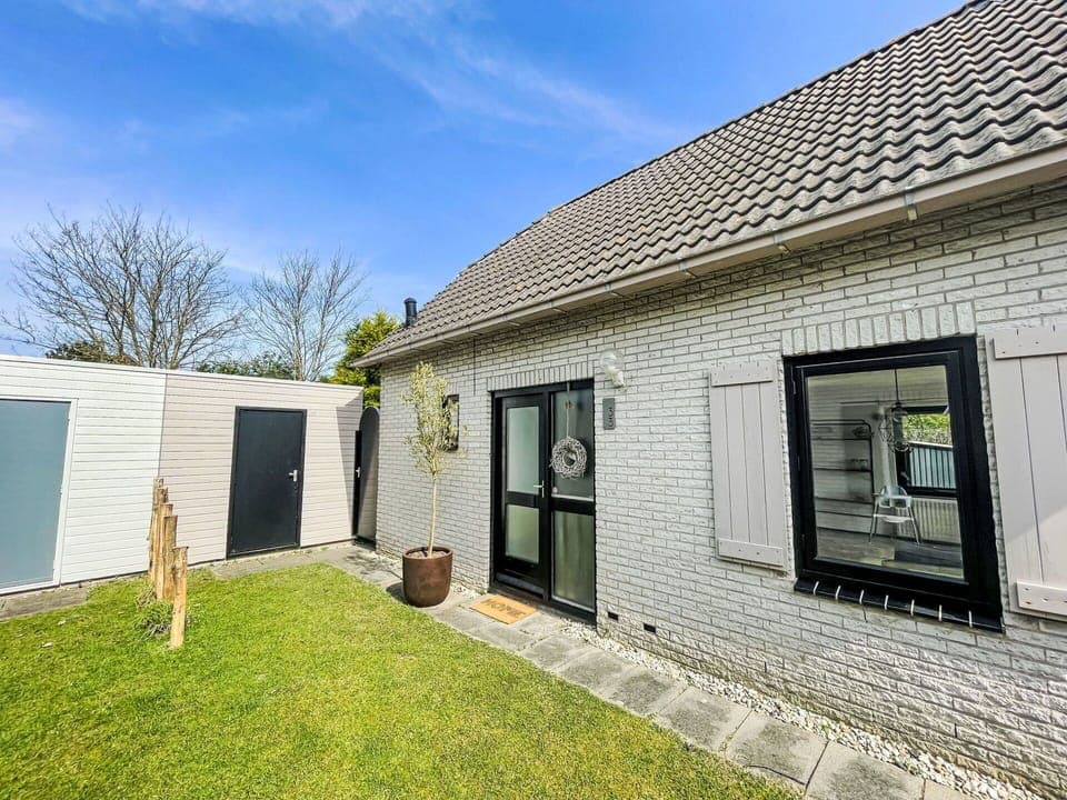 House, Home, Door, Roof, Siding, Cottage, Driveway, Lawn, Yard, Garden