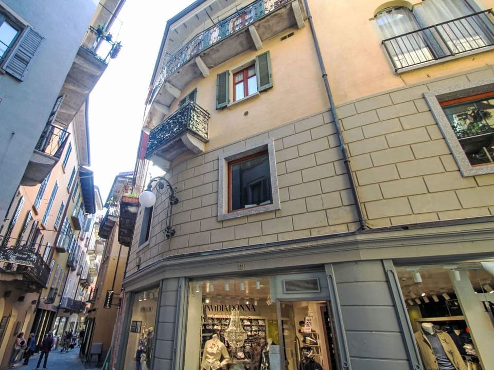 Wall, Neighbourhood, Residential Area, Apartment, Urban Design, Home, Balcony, Iron, Metal, Glass