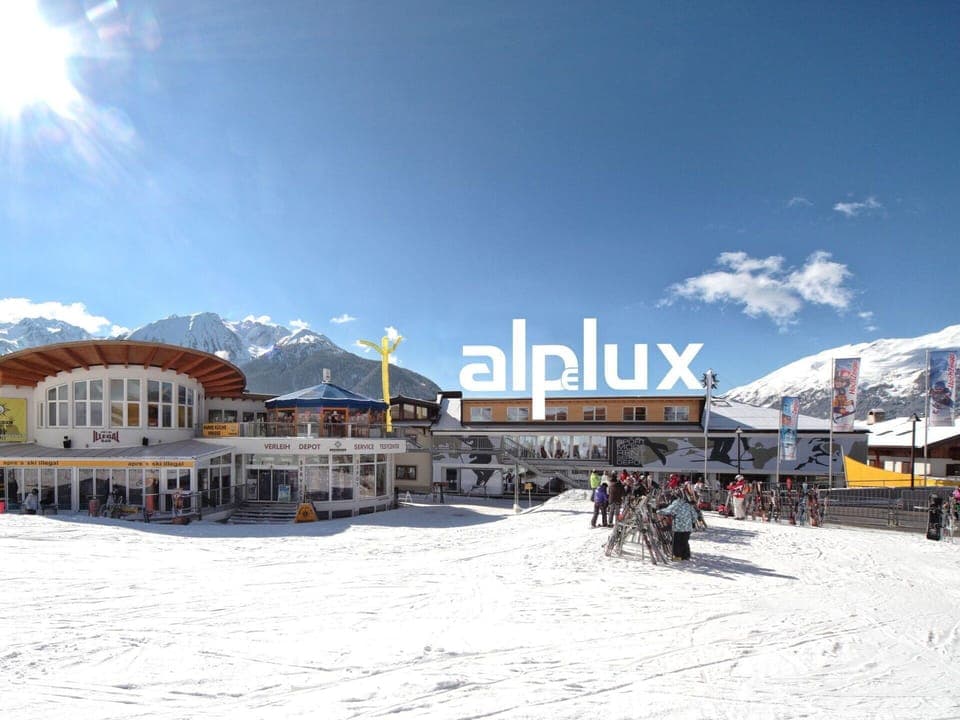 Snow, Winter, Glacial Landform, Recreation, Mountain Range, Freezing, Hill Station, Alps, Ski Resort, Valley