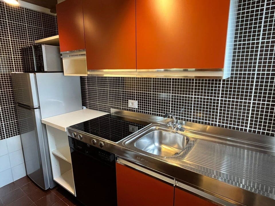 Kitchen, Major Appliance, Kitchen Appliance, Countertop, Flooring, Interior Design, Kitchen Sink, Cabinetry, Floor, Kitchen Stove