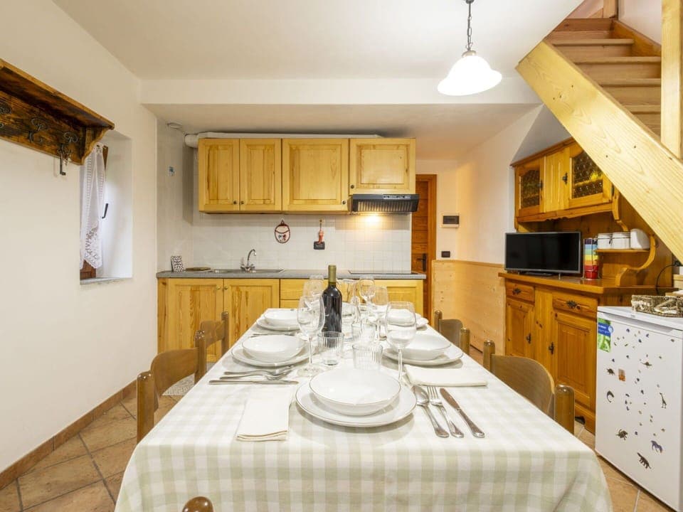 Wood, Interior Design, Furniture, Ceiling, Cabinetry, Kitchen, Flooring, Room, Floor, Cupboard