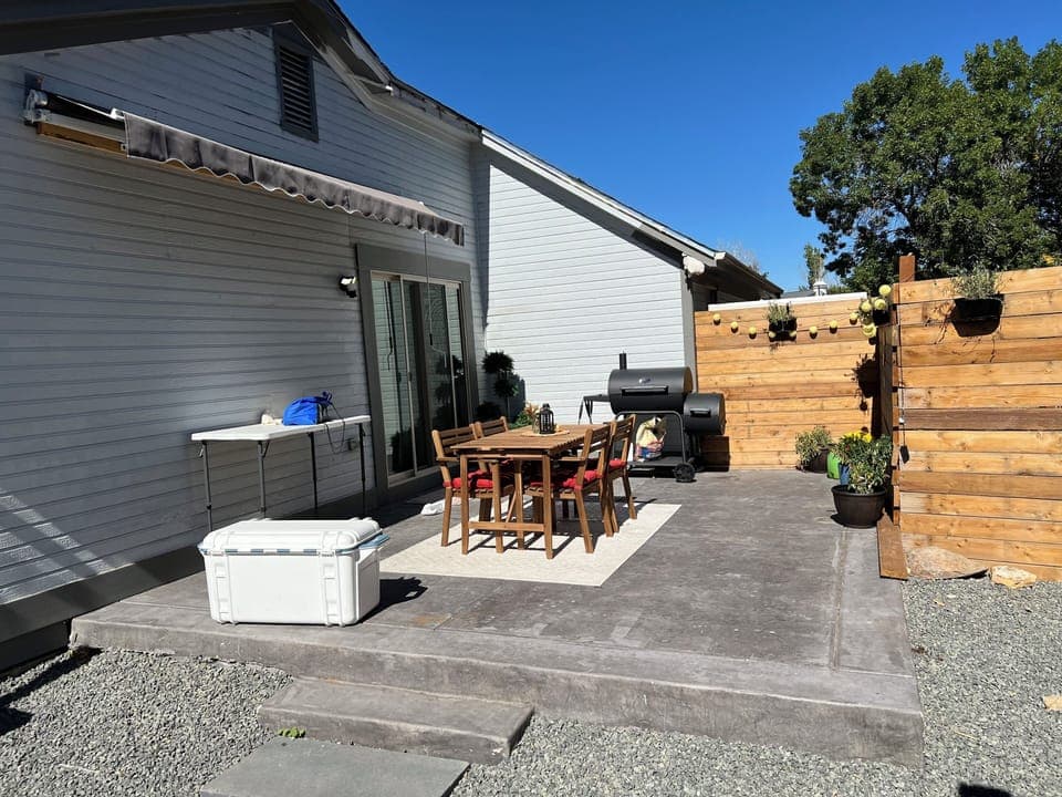 Outdoor dining