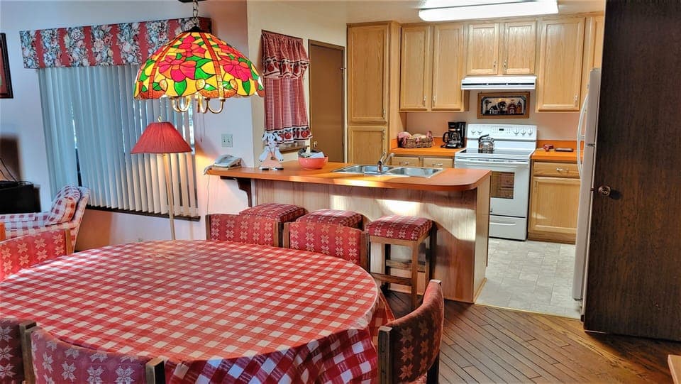 Tennis Village 3 - Dining and Kitchen