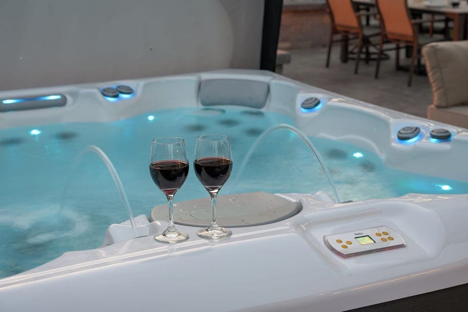 Indoor spa tub