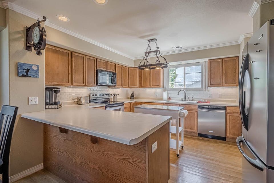 A kitchen so nice, it might make you do dishes. (Might.)