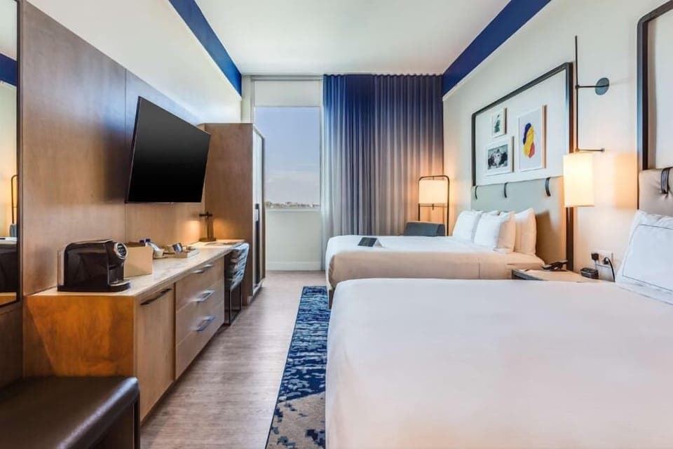 Unit with 2 Queen size beds. Exact unit will be assigned upon arrival. Views, colors and decor may vary.