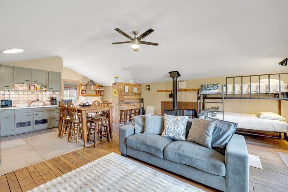 Spacious studio with room for 4