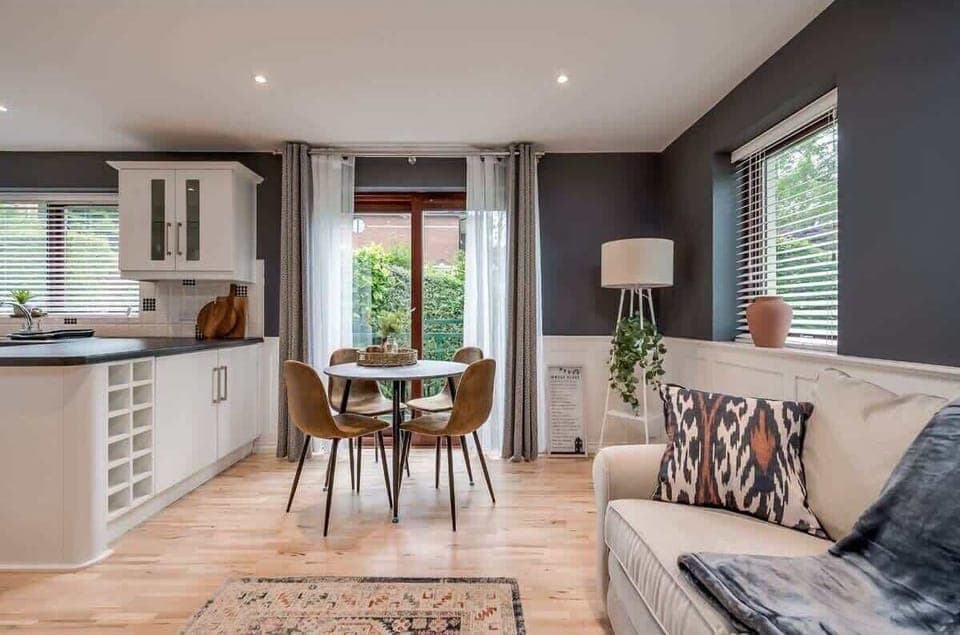 Living Room / Lounge