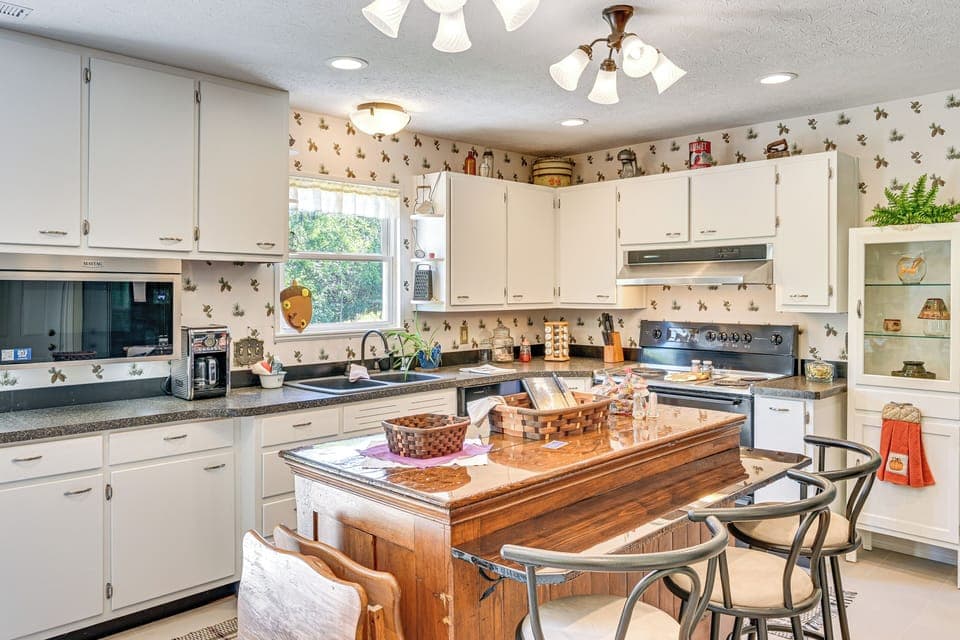 Kitchen | Drip Coffee Pot | Dishwasher