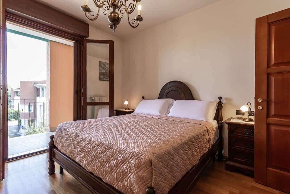 large and bright double room with balcony