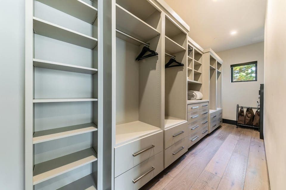 Walk-in Closet