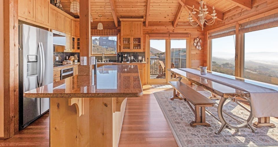 Open Kitchen / Dining area