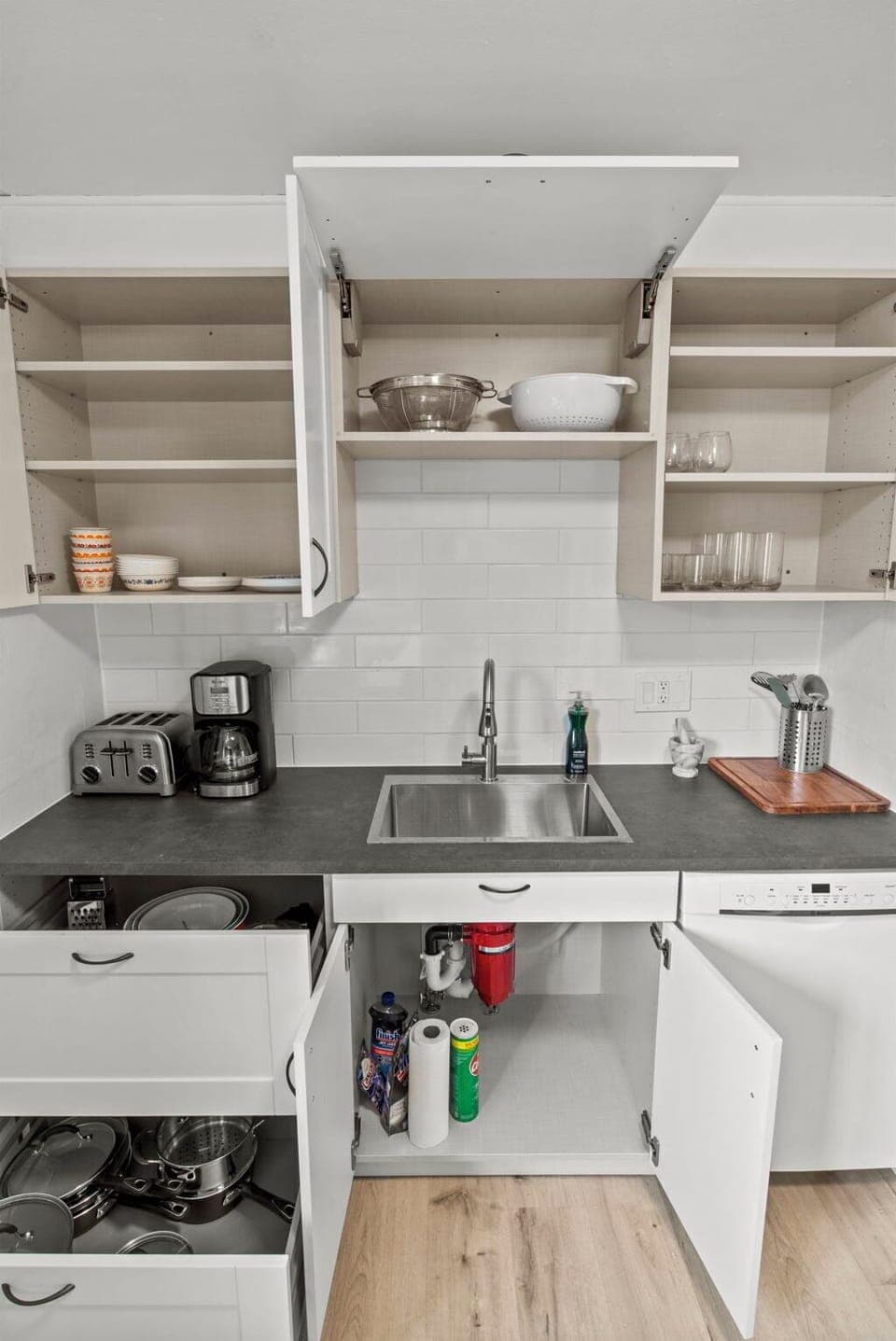 Fully equipped kitchen with cooking equipment
