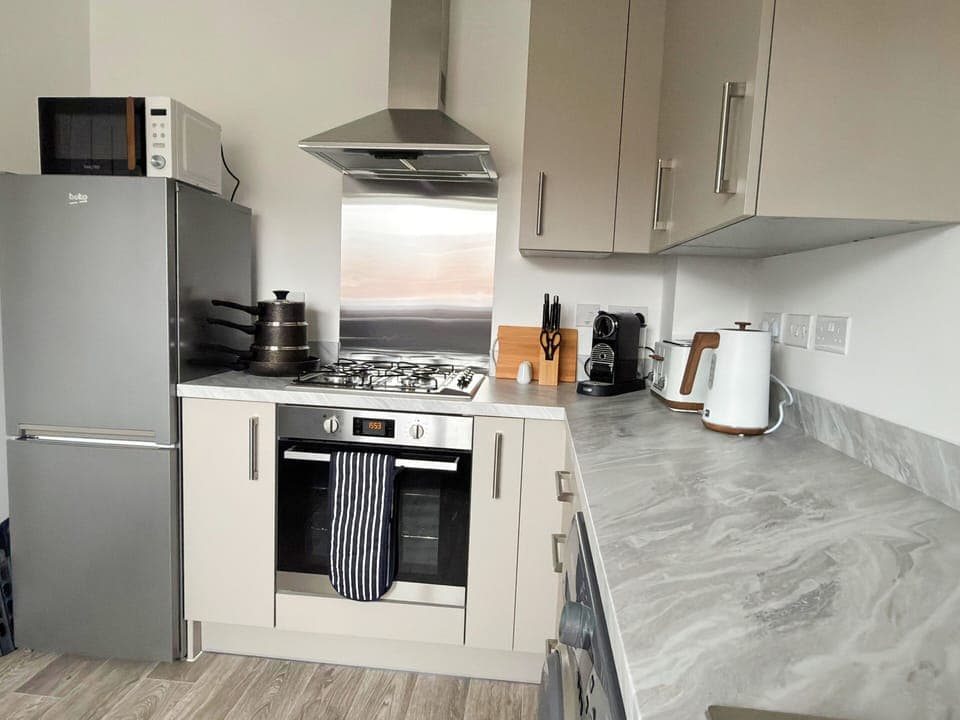 Fully equipped kitchen and breakfast bar