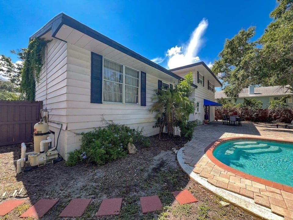 Back Yard - Pool