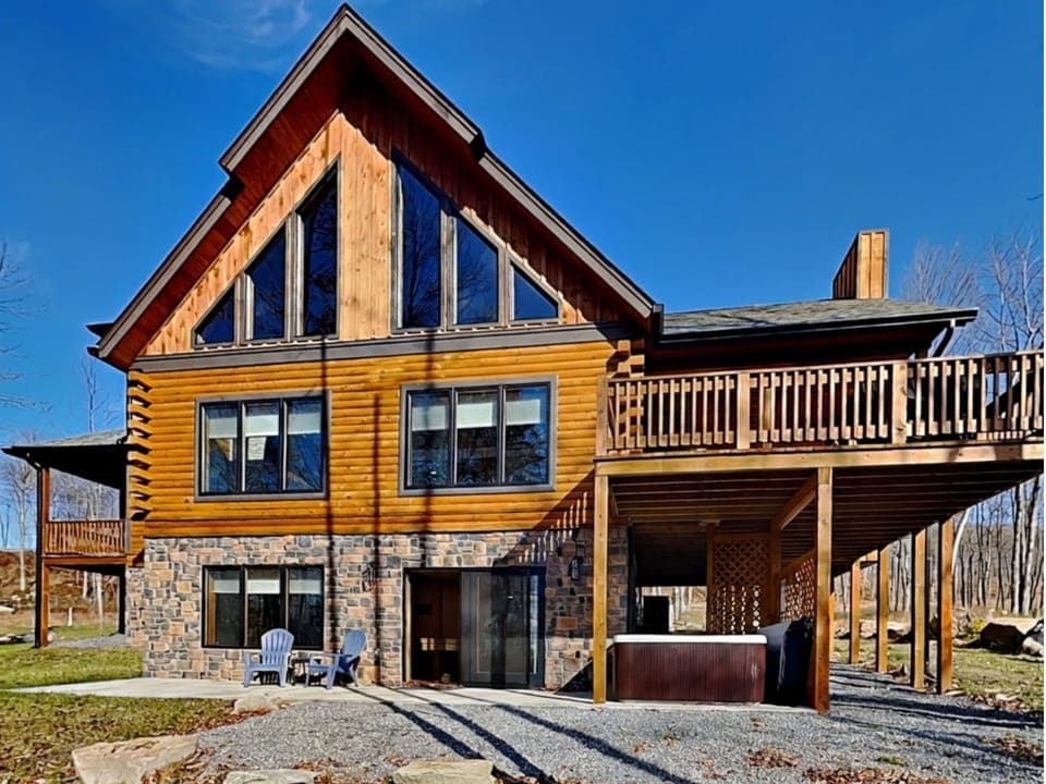 Welcome to Golden Crest - Luxe Retreat w. Incredible Amenities!