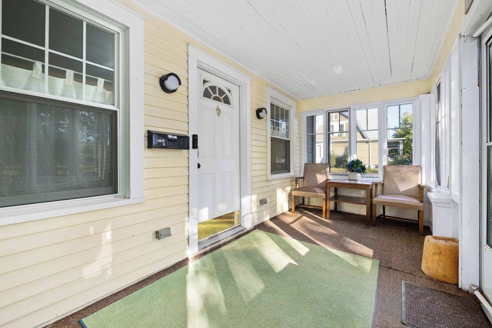 Foyer - entry door on the right