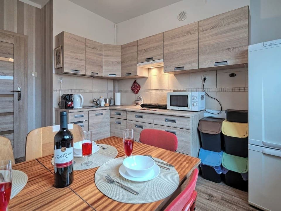 Full Kitchen with Dining Area | Book Now with RENTUJEMY