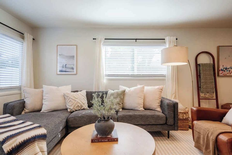 Welcome to the house of your dreams! Let our home be the base for a perfect San Diego visit.