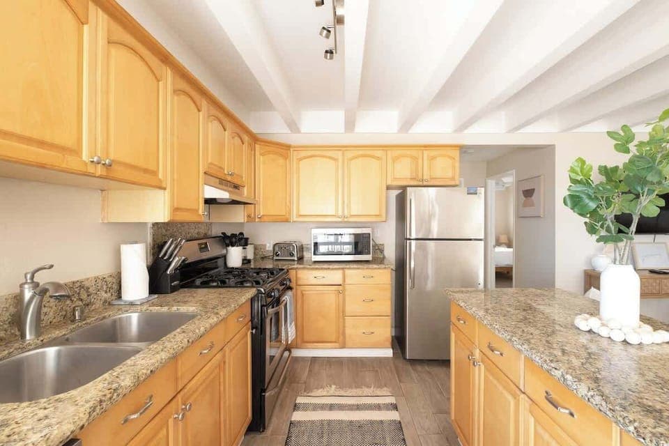 Don’t like cooking? Fear not, there are restaurants and cafes just steps away