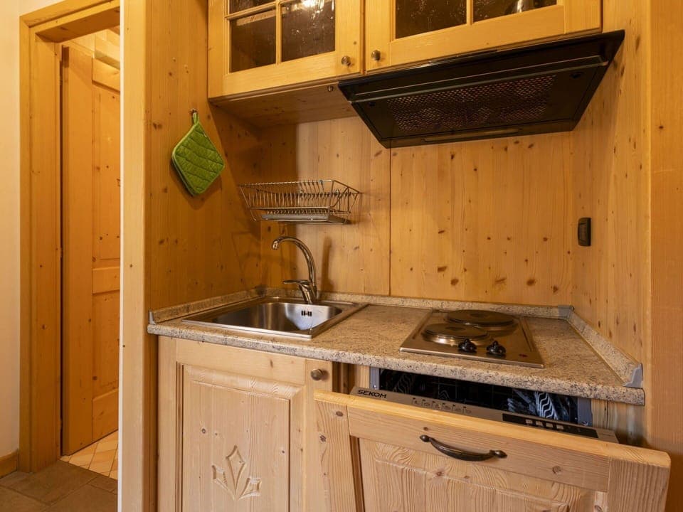 Wood, Wood Stain, Cabinetry, Hardwood, Cupboard, Plywood, Kitchen, Drawer, Countertop, Varnish