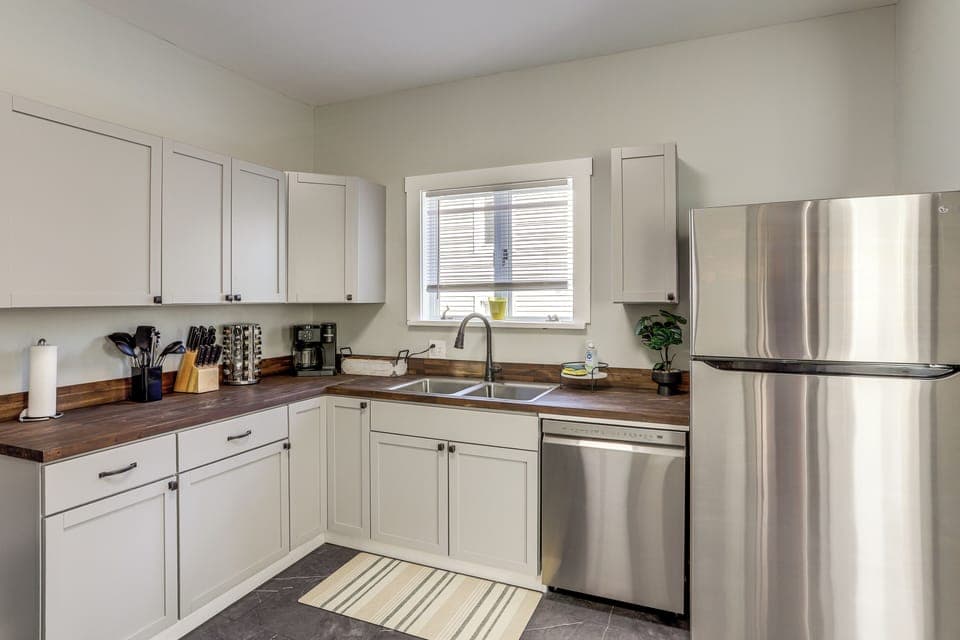 Kitchen | 1st Floor | Cooking Basics | Stove/Oven | Drip/Keurig Coffee Maker