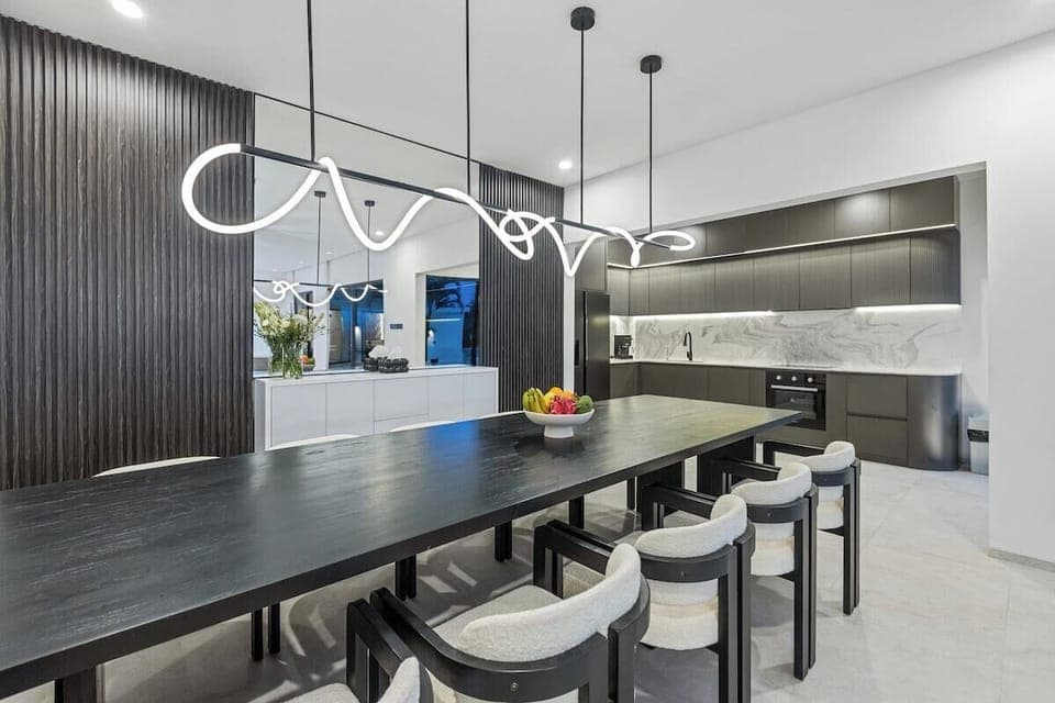 Villa Luwa ’s dining room is where memories are made—a lively space to gather with friends, share delicious meals, and toast to good times, all surrounded by the charm of Bali. Here’s to unforgettable moments! #Villa Luwa