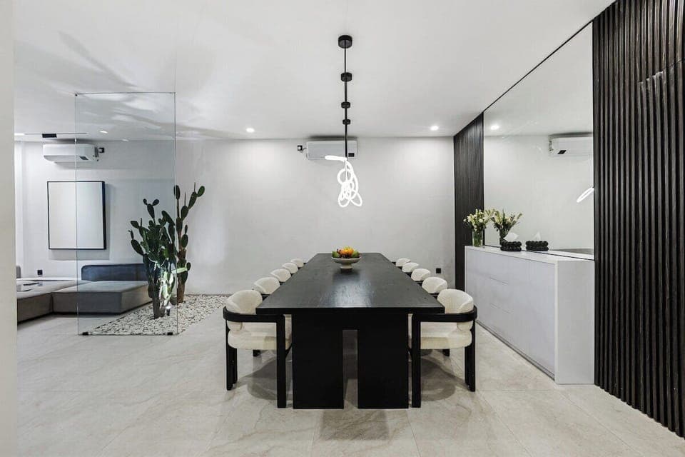 Villa Luwa ’s dining room is where memories are made—a lively space to gather with friends, share delicious meals, and toast to good times, all surrounded by the charm of Bali. Here’s to unforgettable moments! #Villa Luwa