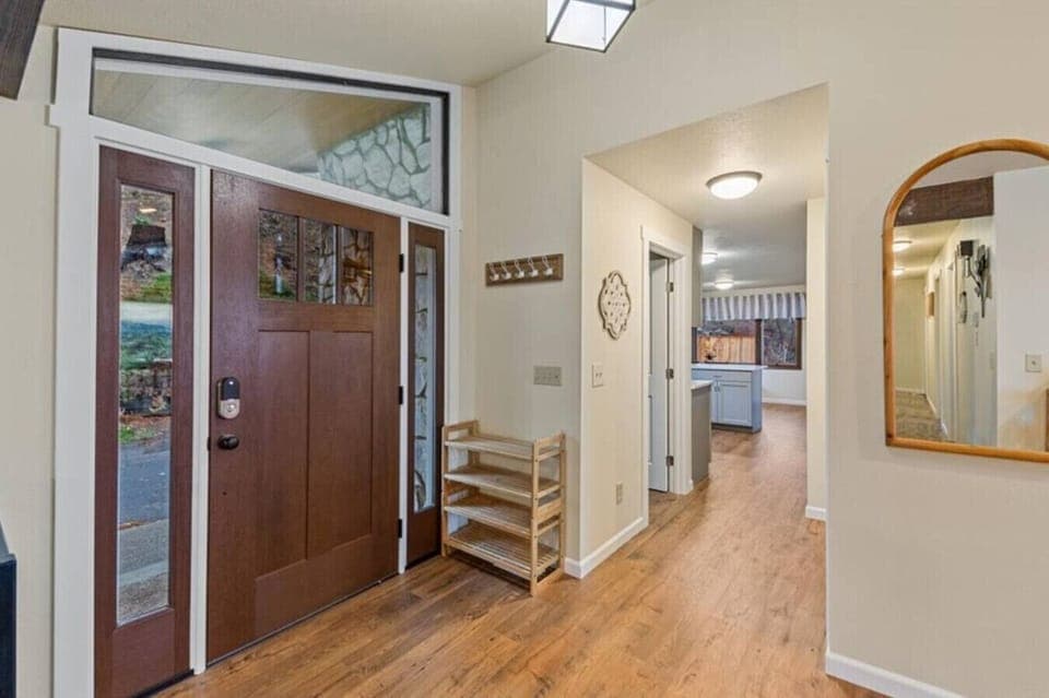 Foyer leading to the kitchen and laundry room