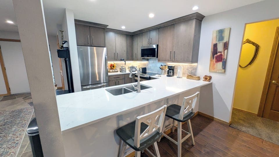 Beaver Creek West Condo B-2 kitchen with breakfast bar