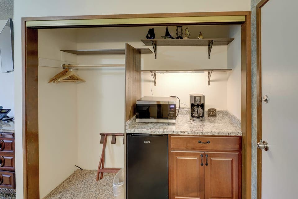 Kitchenette | Microwave | Drip Coffee Maker