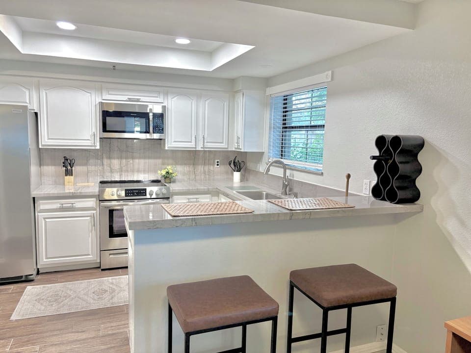 Kitchen & Breakfast Bar...Quartzite Counters & Lake View