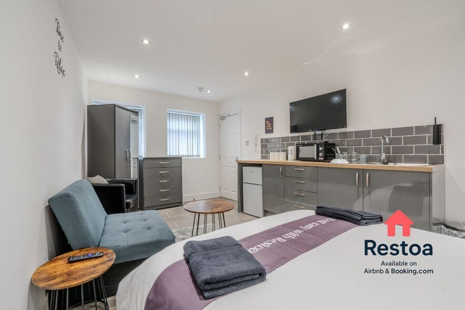 Bright, open-plan studio with bed, workspace and kitchenette