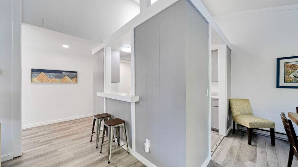 Counter seating and kitchen passthrough