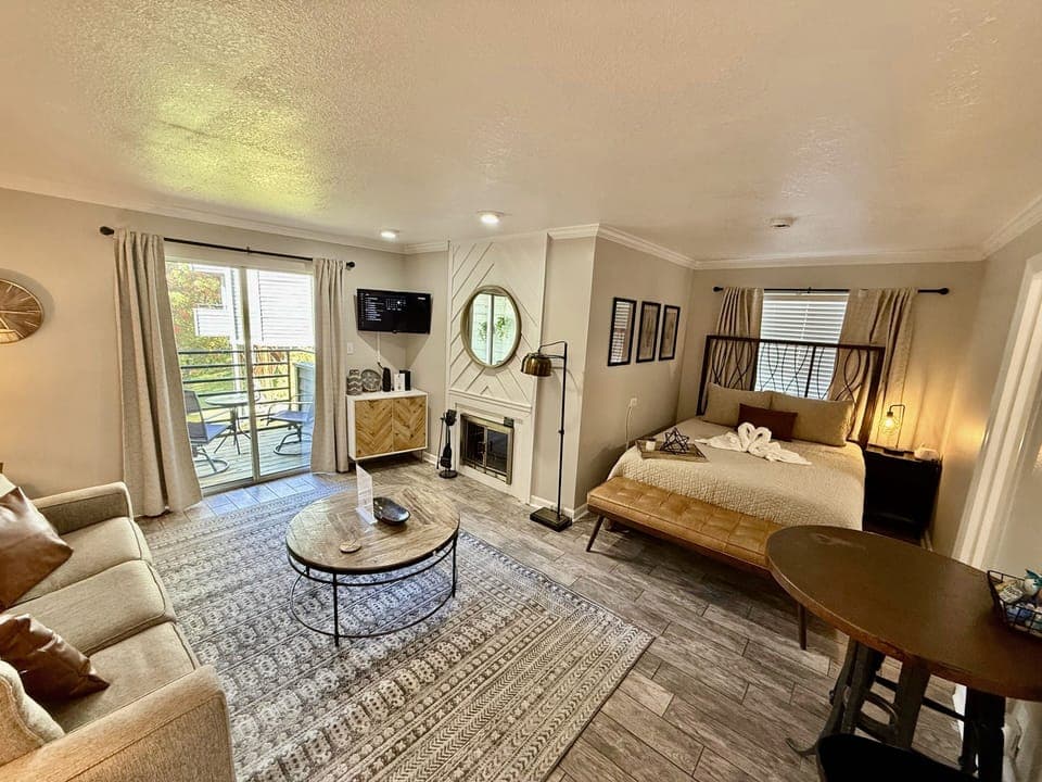 Home Decor, Screen, Indoors, Floor, Furniture