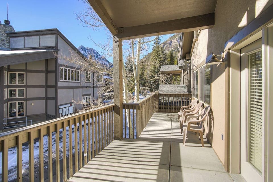 CC102A Balcony