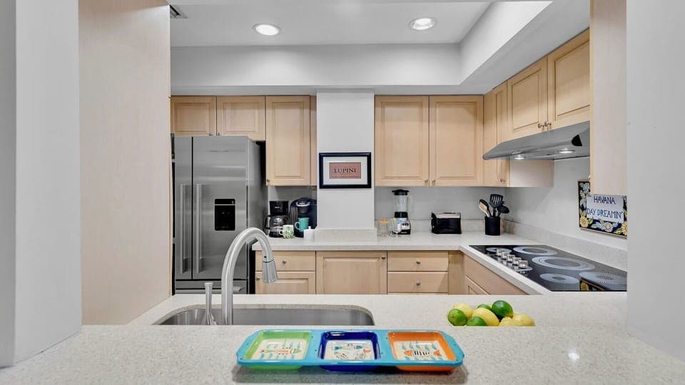 The well equipped kitchen...