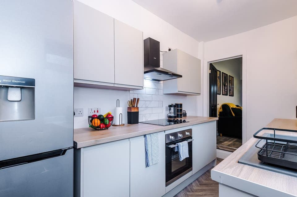 The kitchen has everything you need to cook whilst away from home, equipped with an electric hob, oven, toaster, kettle and microwave.